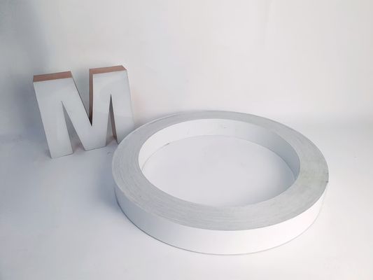 プロのシグネージアプリケーションのためのカスタマイズ可能なチャネルレターコイルトリムキャップ