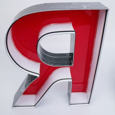 調整可能な明るさ 室内または室外使用のための幾何学的プラスチック文字形